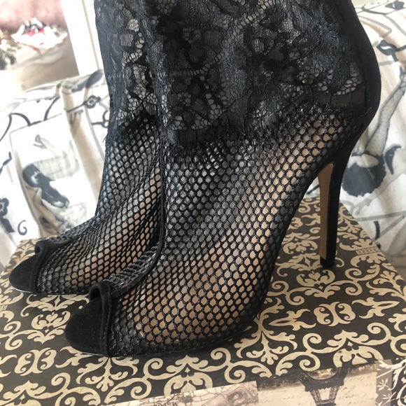 Ladies brand new Chinese Laundry lace booties 8.5 - Picture 6 of 7